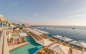 Ax Odycy Hotel